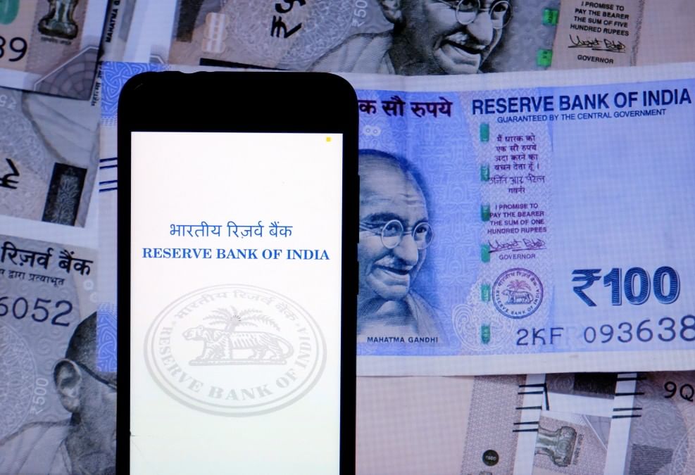 मिनिमम बैलेंस आपको भी पड़ रहा है भारी? रिजर्व बैंक का सुझाया ये नुस्खा आजमाएं मिलेगी शर्तिया राहत मिनिमम बैलेंस आपको भी पड़ रहा है भारी? रिजर्व बैंक का सुझाया ये नुस्खा आजमाएं मिलेगी शर्तिया राहत