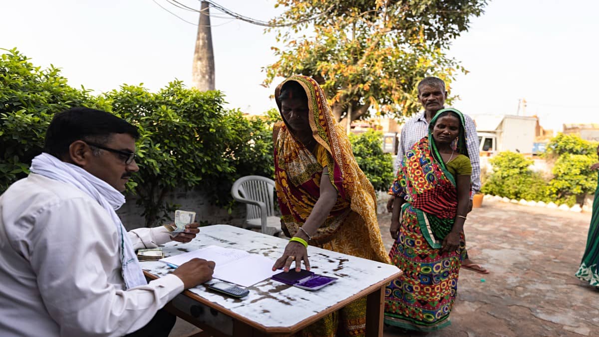 इंडिया रेटिंग्स की रिपोर्ट में दावा, माइक्रो फाइनेंस कंपनियों के लिए गले की फांस बन रहा फंसा कर्ज इंडिया रेटिंग्स की रिपोर्ट में दावा, माइक्रो फाइनेंस कंपनियों के लिए गले की फांस बन रहा फंसा कर्ज
