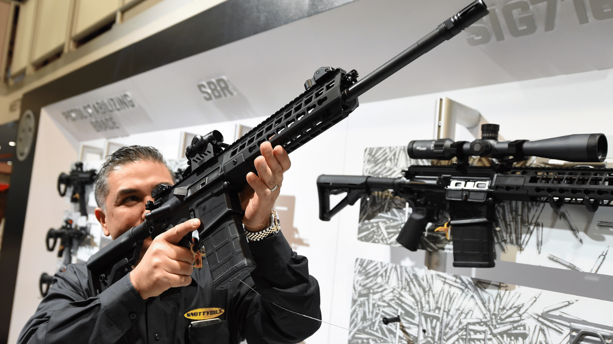 भारत ने अमेरिकी फर्म को फिर दिया एसआईजी-716 राइफल का ऑर्डर, पड़ोसी देशों का क्या होगा रिएक्शन! भारत ने अमेरिकी फर्म को फिर दिया एसआईजी-716 राइफल का ऑर्डर, पड़ोसी देशों का क्या होगा रिएक्शन!