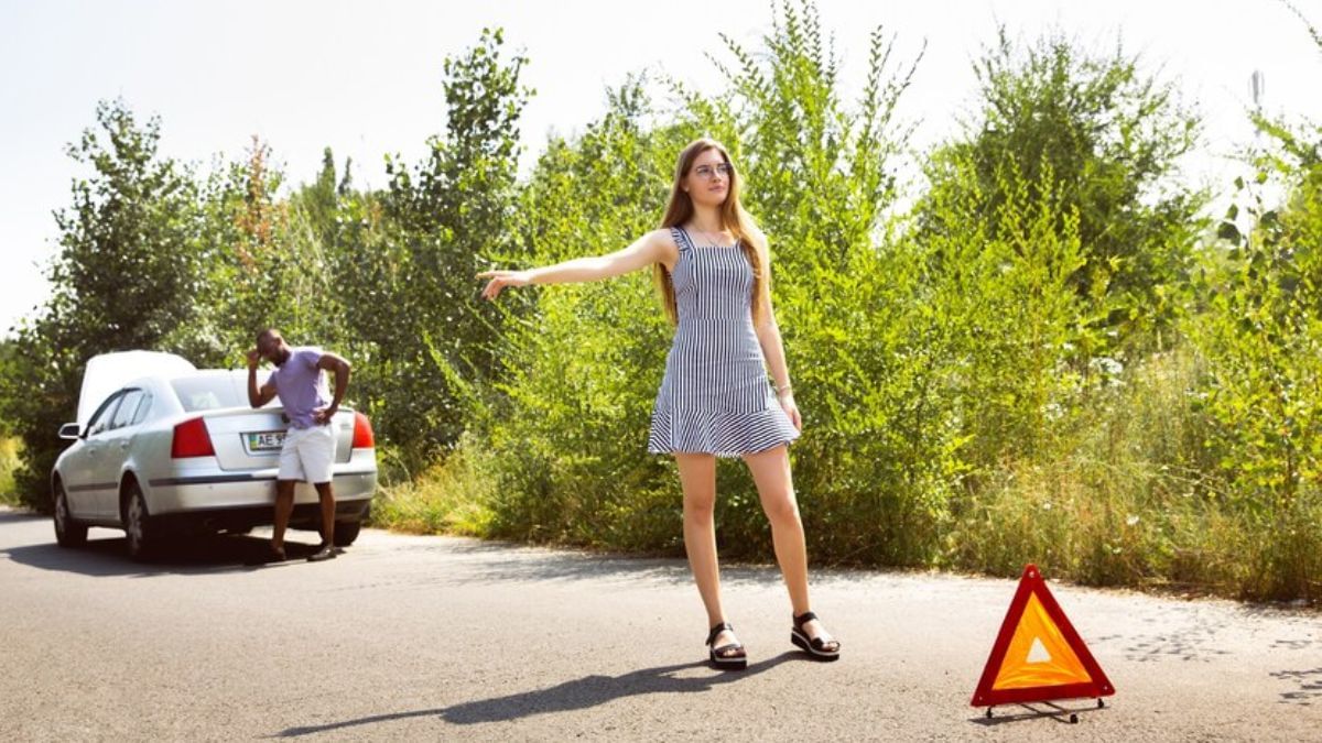 हाईवे में सफर के दौरान बीच रास्ते खत्म हो गया पेट्रोल? जानें कैसे मिलेगी मदद हाईवे में सफर के दौरान बीच रास्ते खत्म हो गया पेट्रोल? जानें कैसे मिलेगी मदद