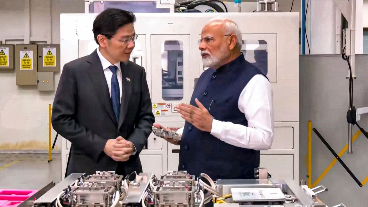 प्रधानमंत्री नरेंद्र मोदी का सिंगापुर दौरा, हुए 4 अहम समझौते प्रधानमंत्री नरेंद्र मोदी का सिंगापुर दौरा, हुए 4 अहम समझौते