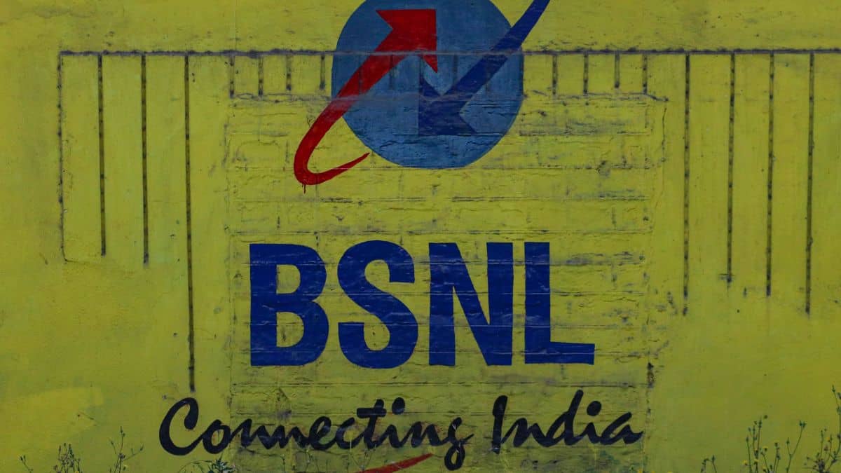 BSNL ने लॉन्च किया धांसू प्रीपेड प्लान, मात्र 345 रुपये में मिलेगा इतना सबकुछ BSNL ने लॉन्च किया धांसू प्रीपेड प्लान, मात्र 345 रुपये में मिलेगा इतना सबकुछ