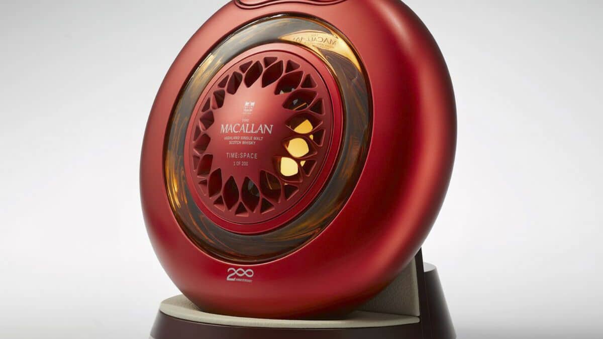 मैकलान ने पेश की दुनिया की सबसे पुरानी सिंगल माल्ट व्हिस्की, कीमत जान उड़ जाएंगे होश मैकलान ने पेश की दुनिया की सबसे पुरानी सिंगल माल्ट व्हिस्की, कीमत जान उड़ जाएंगे होश
