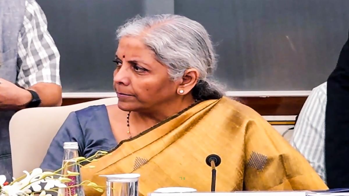 इनकम टैक्स कानून में बदलाव की तैयारी, वित्त मंत्री ने उच्च अधिकारियों के साथ की समीक्षा बैठक इनकम टैक्स कानून में बदलाव की तैयारी, वित्त मंत्री ने उच्च अधिकारियों के साथ की समीक्षा बैठक