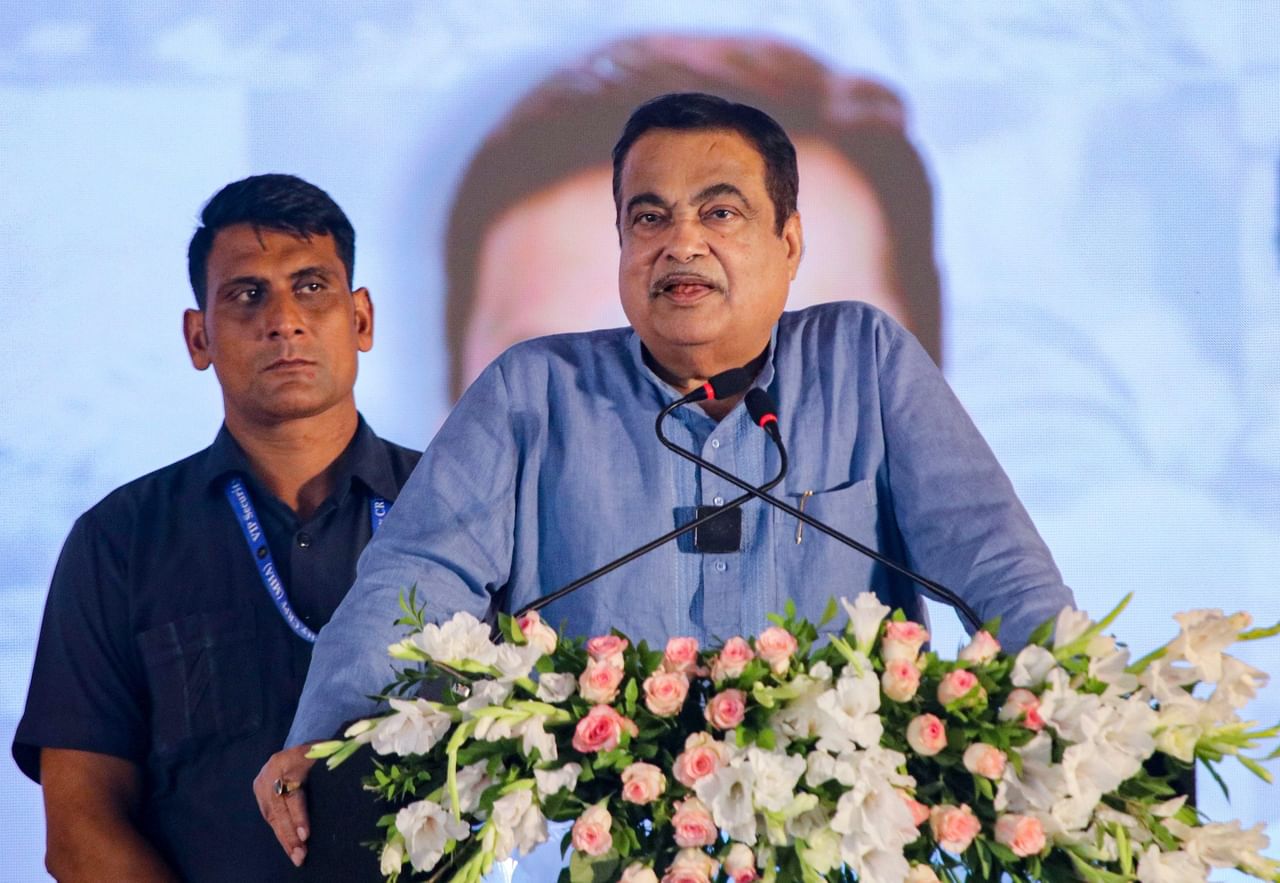 बाइक खरीदने पर फ्री में मिल सकता है हेलमेट, नितिन गडकरी ने कही ये बड़ी बात बाइक खरीदने पर फ्री में मिल सकता है हेलमेट, नितिन गडकरी ने कही ये बड़ी बात