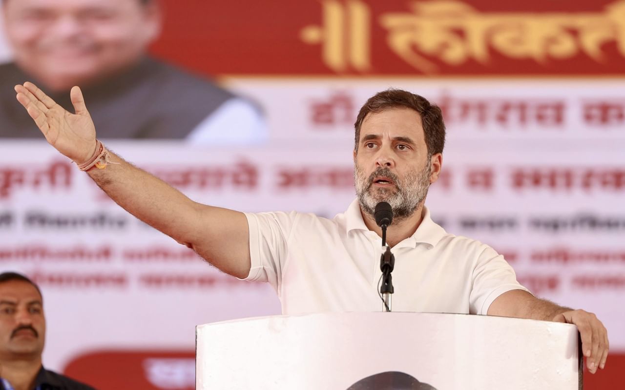 प्रतिमा ढहने के साथ ही नोटबंदी और जीएसटी पर भी महाराष्ट्र के लोगों से माफी मांगें पीएम मोदी : राहुल गांधी प्रतिमा ढहने के साथ ही नोटबंदी और जीएसटी पर भी महाराष्ट्र के लोगों से माफी मांगें पीएम मोदी : राहुल गांधी