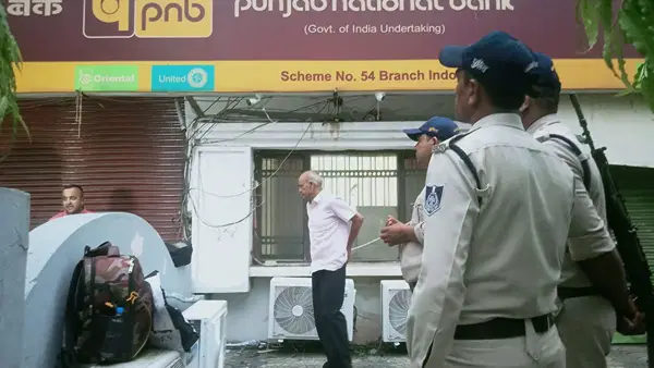 PNB के ग्राहक ध्यान दें! 1 अक्टूबर से बदल जाएंगे बचत खाते से जुड़े नियम और चार्जेज PNB के ग्राहक ध्यान दें! 1 अक्टूबर से बदल जाएंगे बचत खाते से जुड़े नियम और चार्जेज