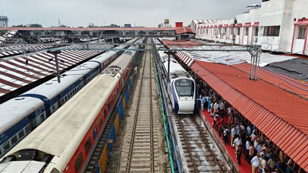 प्रधानमंत्री नरेंद्र मोदी का झारखंड दौरा, 6 वंदे भारत ट्रेनों को दिखाई हरी झंडी