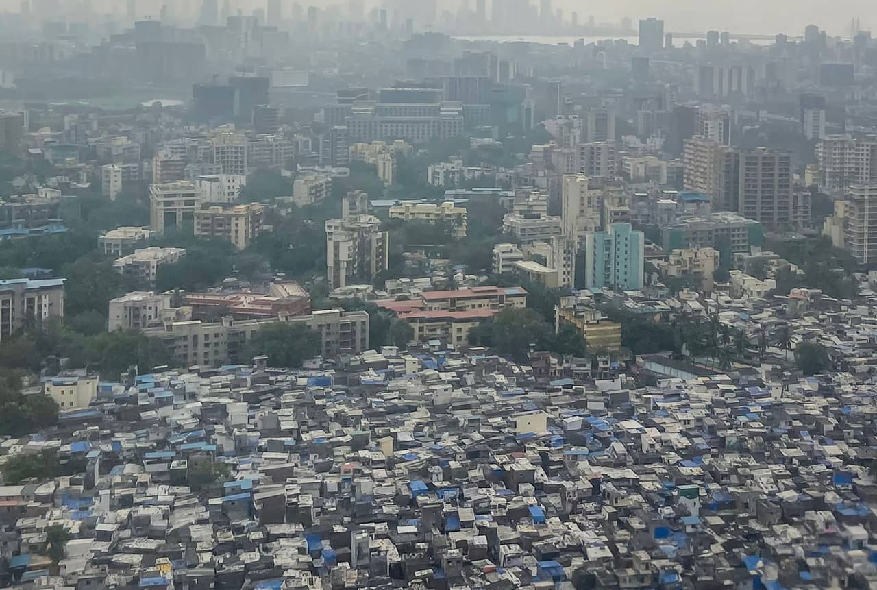 अडानी समूह करेगा मुंबई को झुग्गी-झोपड़ी मुक्त, धारावी पुनर्विकास परियोजना का हुआ भूमिपूजन अडानी समूह करेगा मुंबई को झुग्गी-झोपड़ी मुक्त, धारावी पुनर्विकास परियोजना का हुआ भूमिपूजन