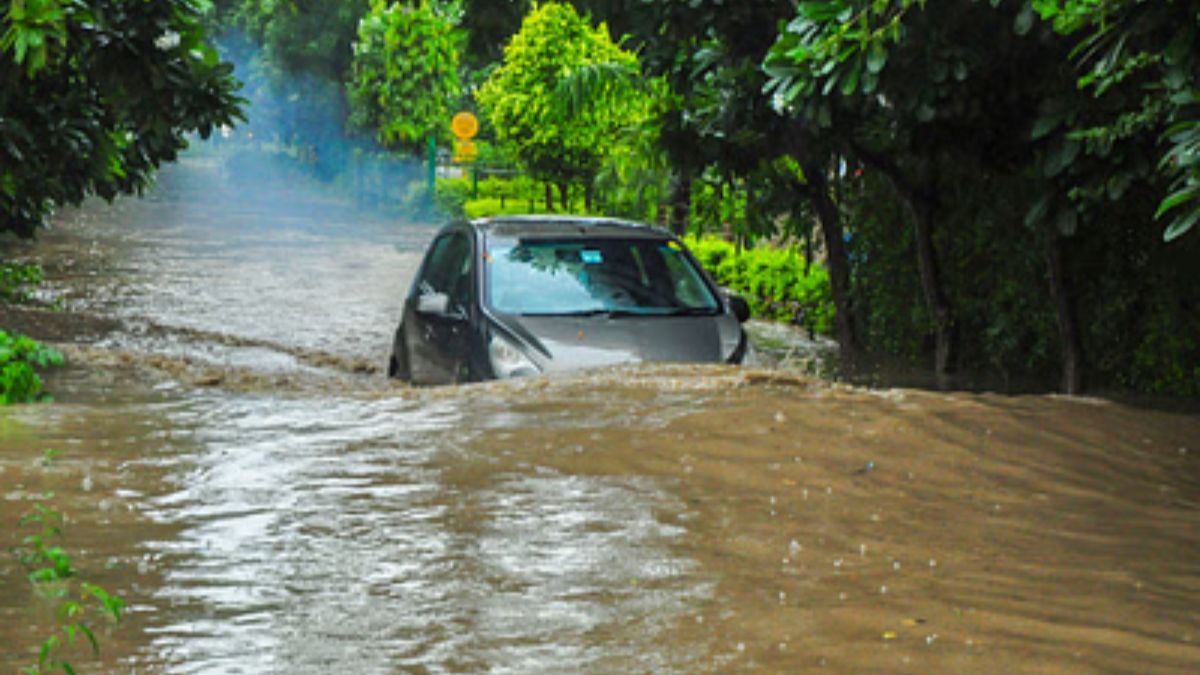 Weather Update: अभी नहीं मिलेगी बारिश से राहत, IMD ने जारी किया ऑरेंज अलर्ट, लगातार बारिश से कामकाज ठप