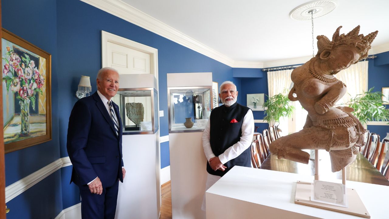 प्रधानमंत्री नरेंद्र मोदी की यूएस दौरे पर मिली बड़ी कामयाबी, अमेरिका लौटाएगा 297 प्राचीन बहुमूल्य वस्तुएं प्रधानमंत्री नरेंद्र मोदी की यूएस दौरे पर मिली बड़ी कामयाबी, अमेरिका लौटाएगा 297 प्राचीन बहुमूल्य वस्तुएं