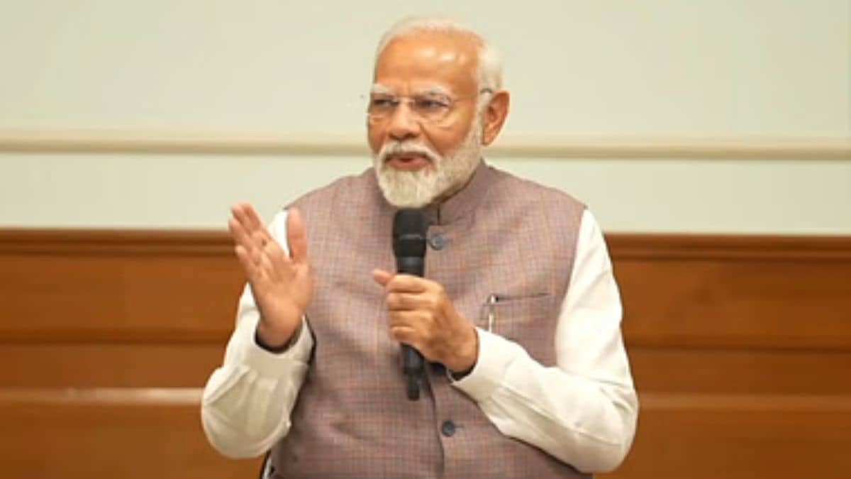 PM Modi Birthday: हर महीने कितनी मिलती है पीएम मोदी को सैलरी, सच्चाई जान नहीं होगा यकीन PM Modi Birthday: हर महीने कितनी मिलती है पीएम मोदी को सैलरी, सच्चाई जान नहीं होगा यकीन