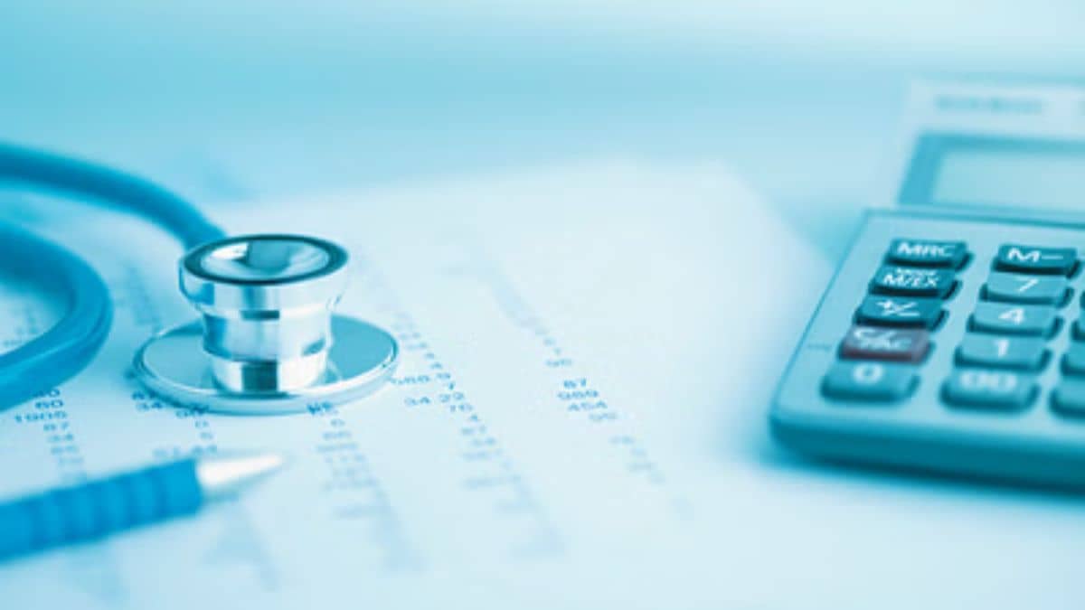 हेल्थ इंश्योरेंस के बढ़ते प्रीमियम से हैं परेशान, ऐसे घटाएं बोझ, ये 2 तरीके होंगे फायदेमंद हेल्थ इंश्योरेंस के बढ़ते प्रीमियम से हैं परेशान, ऐसे घटाएं बोझ, ये 2 तरीके होंगे फायदेमंद