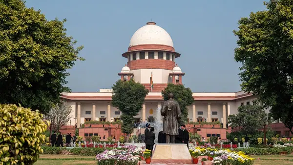सम्मान कैपिटल के खिलाफ जांच में सेबी की नरमी पर सुप्रीम कोर्ट सख्त, CBI से कहा दर्ज करें FIR सम्मान कैपिटल के खिलाफ जांच में सेबी की नरमी पर सुप्रीम कोर्ट सख्त, CBI से कहा दर्ज करें FIR