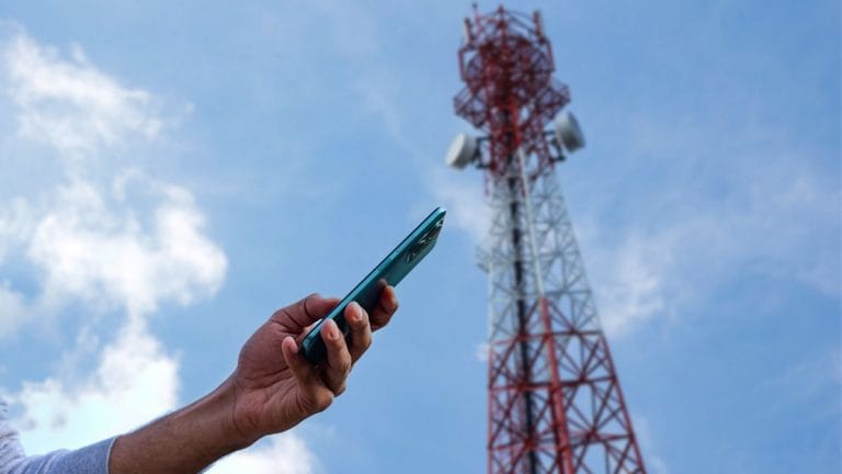 महंगा हो सकता है मोबाइल का रिचार्ज, प्रीपेड टैरिफ बढ़ाने की तैयारी कर रहीं टेलीकॉम कंपनियां