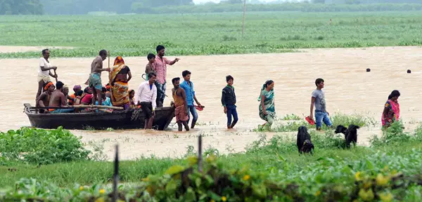 कोशी को कोसते बिहार के लोग, आखिर क्यों 12 हजार करोड़ बाढ़ बजट होने के बावजूद बाढ़ के चपेट में आ रहा ये राज्य कोशी को कोसते बिहार के लोग, आखिर क्यों 12 हजार करोड़ बाढ़ बजट होने के बावजूद बाढ़ के चपेट में आ रहा ये राज्य