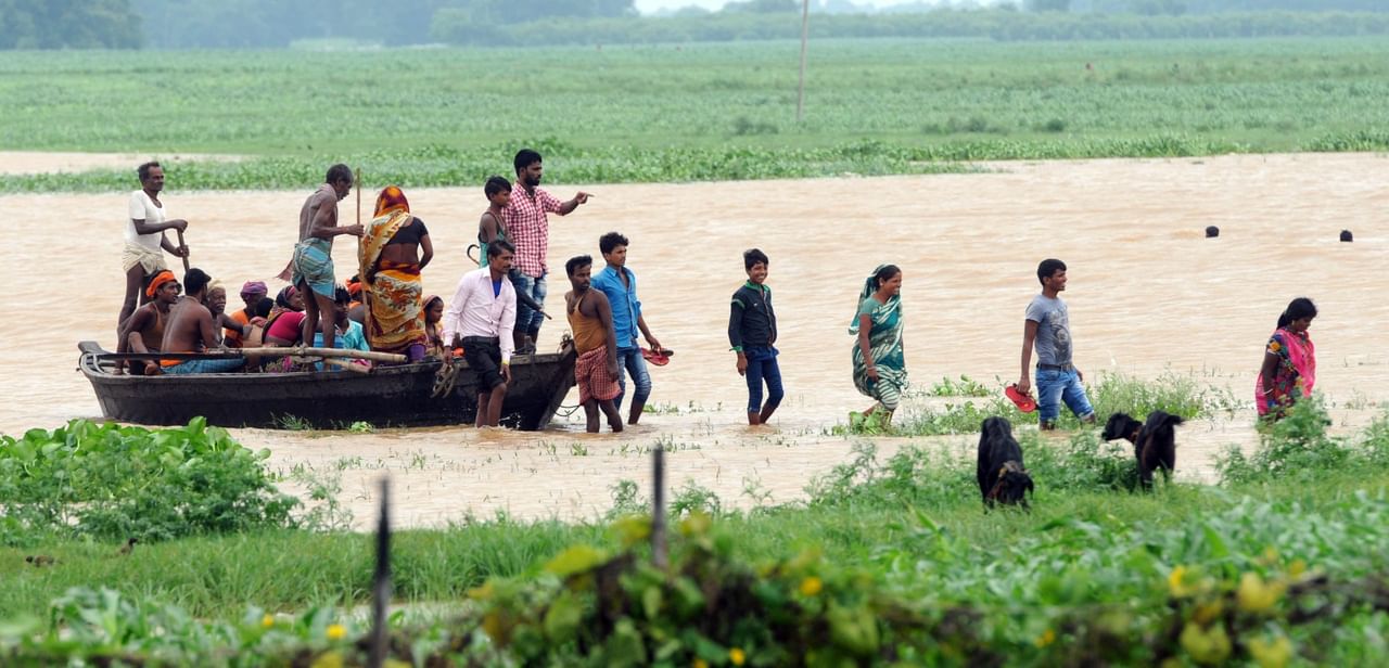 कोशी को कोसते बिहार के लोग, आखिर क्यों 12 हजार करोड़ बाढ़ बजट होने के बावजूद बाढ़ के चपेट में आ रहा ये राज्य कोशी को कोसते बिहार के लोग, आखिर क्यों 12 हजार करोड़ बाढ़ बजट होने के बावजूद बाढ़ के चपेट में आ रहा ये राज्य