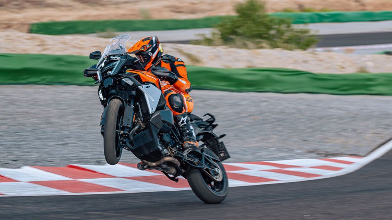 KTM 1390 Super Adventure S EVO से हटा पर्दा, जानिए क्या कुछ मिलने वाला है खास KTM 1390 Super Adventure S EVO से हटा पर्दा, जानिए क्या कुछ मिलने वाला है खास