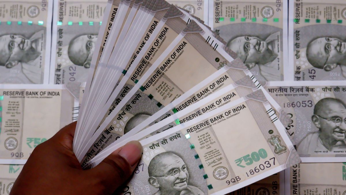 Success Story: करोड़पति बन गया किसान, इस तरह साल में कर रहा लाखों की कमाई Success Story: करोड़पति बन गया किसान, इस तरह साल में कर रहा लाखों की कमाई
