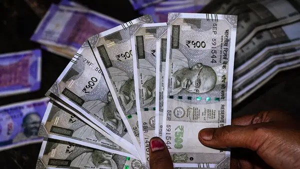 क्या आप शादी में नोट उड़ा सकते हैं? जानें क्या हैं RBI के नियम क्या आप शादी में नोट उड़ा सकते हैं? जानें क्या हैं RBI के नियम