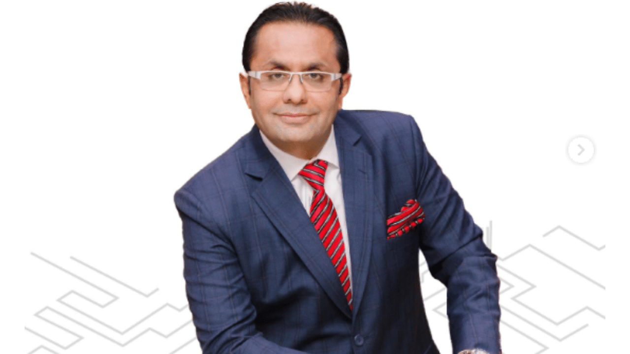 मुंबई के स्लम से निकलकर ये शख्स बना दुबई का सबसे अमीर इंडियन, जाने कहां से कमा रहा अरबों