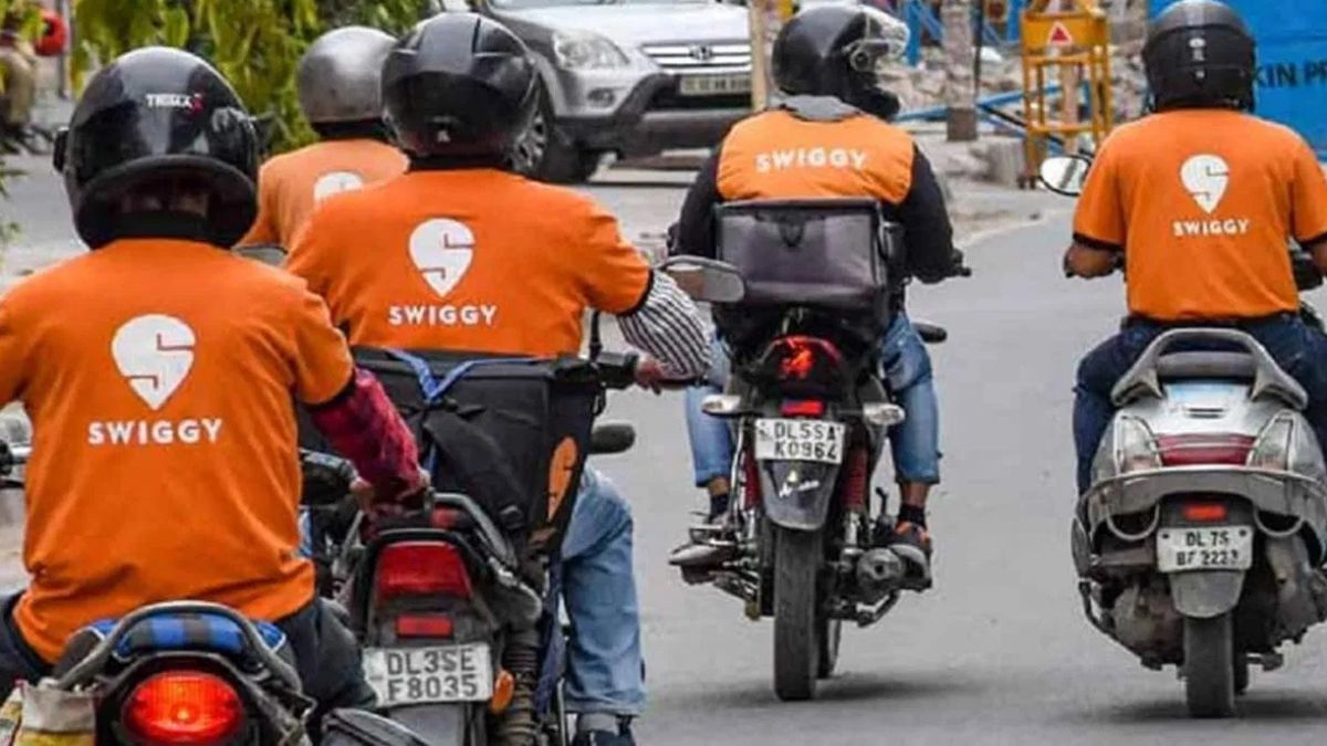 तीन दोस्तों का कमाल है Swiggy, जानें कैसे फ्लॉप धंधे को घर-घर कर दिया हिट तीन दोस्तों का कमाल है Swiggy, जानें कैसे फ्लॉप धंधे को घर-घर कर दिया हिट