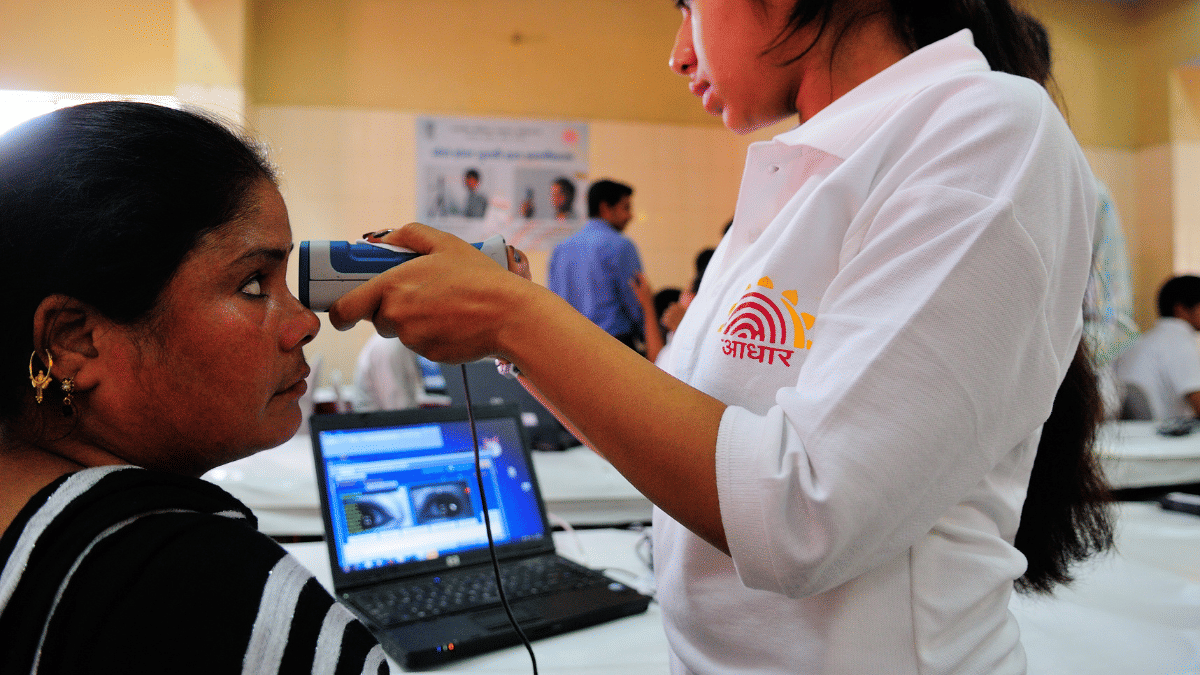 गलत तरीके से कोई नहीं इस्तेमाल कर पाएगा आपका आधार, ऐसे लॉक करें डिटेल्स गलत तरीके से कोई नहीं इस्तेमाल कर पाएगा आपका आधार, ऐसे लॉक करें डिटेल्स