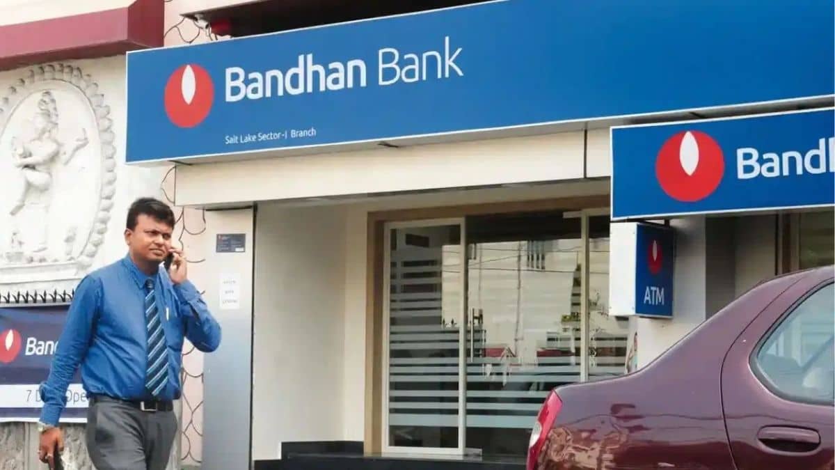 बाजार में गिरावट के बावजूद इस बैंकिंग स्टॉक में शानदार तेजी, 10 फीसदी उछला स्टॉक बाजार में गिरावट के बावजूद इस बैंकिंग स्टॉक में शानदार तेजी, 10 फीसदी उछला स्टॉक