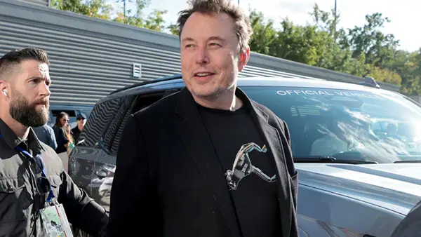 Elon Musk ने अपने 11 बच्चों को दुनिया की नजरों से बचाने के लिए 300 करोड़ में खरीदा सीक्रेट घर Elon Musk ने अपने 11 बच्चों को दुनिया की नजरों से बचाने के लिए 300 करोड़ में खरीदा सीक्रेट घर