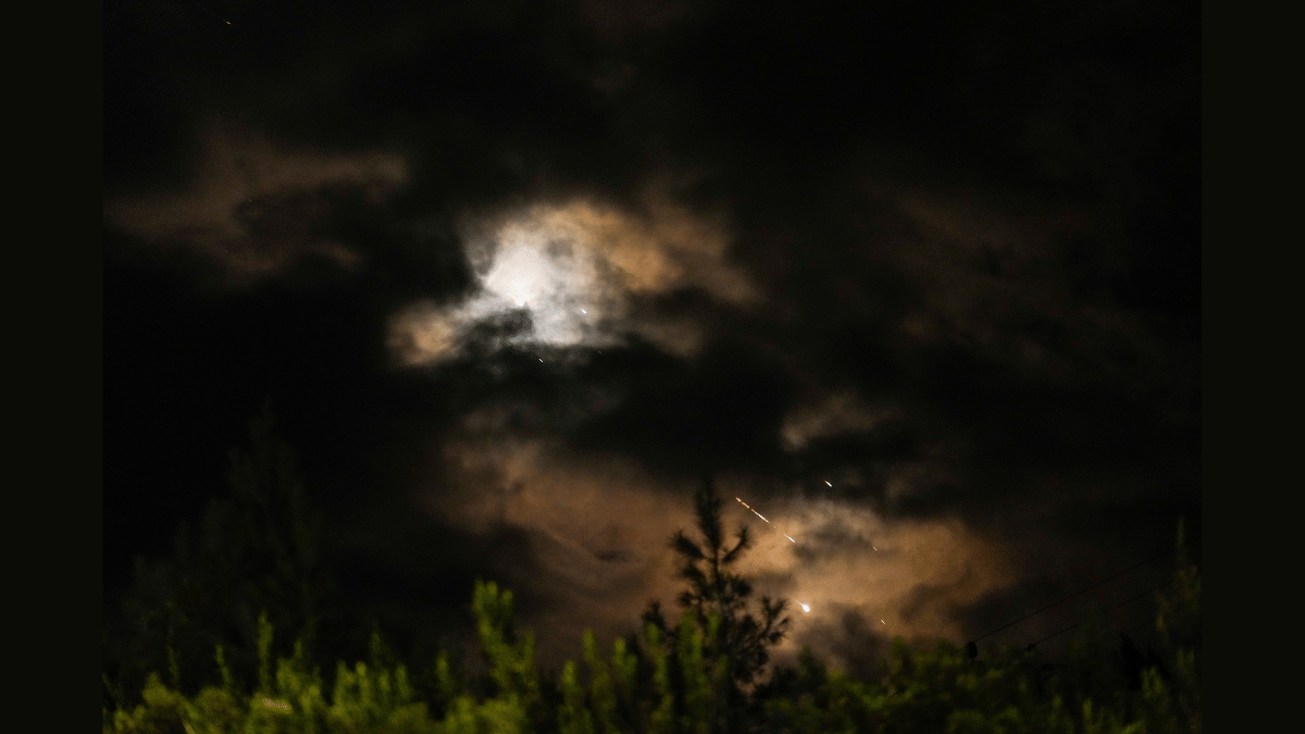 ईरान ने दागी इजरायल पर मिसाइल लेकिन भारत में लगेगी महंगाई की आग! ईरान ने दागी इजरायल पर मिसाइल लेकिन भारत में लगेगी महंगाई की आग!