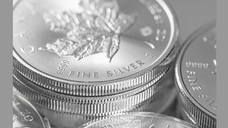 Silver Price Today: चांदी खरीदने का सही मौका, 2000 रुपये टूटा भाव; सोने की कीमतों में भी आई कमी