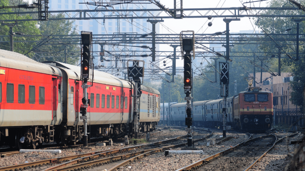 यात्रीगण कृपया ध्यान दें: IRCTC पर जनरल और तत्काल कोटे में एक महीने में कितने टिकट बुक करा सकते हैं?