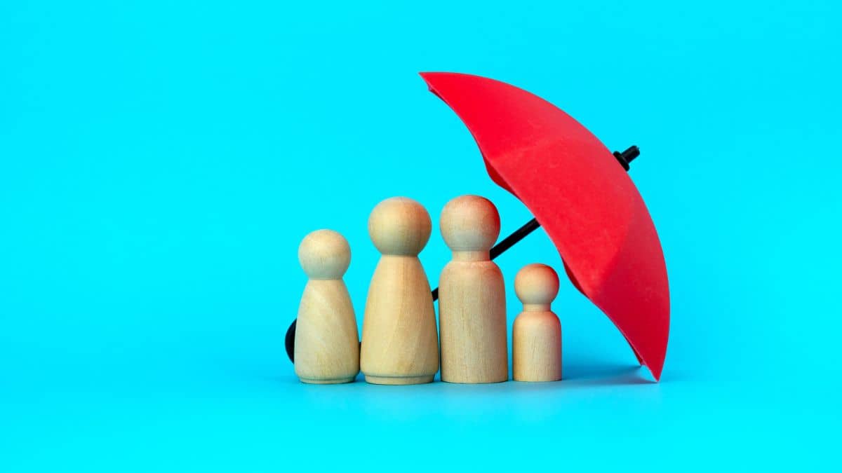 अब इंश्योरेंस पॉलिसी सरेंडर करने पर मिलेगा अधिक पैसा, आज से बदल रहा बीमा से जुड़ा यह नियम अब इंश्योरेंस पॉलिसी सरेंडर करने पर मिलेगा अधिक पैसा, आज से बदल रहा बीमा से जुड़ा यह नियम