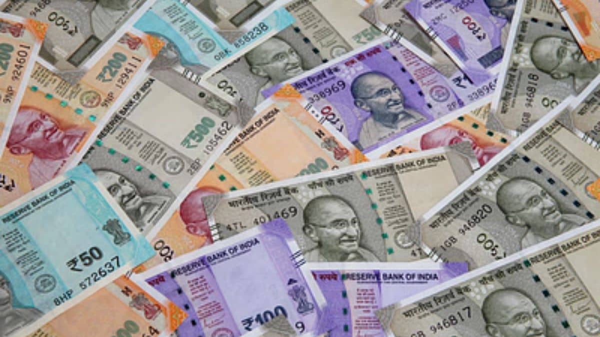 E-Shram Card से हर महीने मिलेंगे 1000 रुपए और 2 लाख तक का बीमा, ऐसे उठाएं फायदा E-Shram Card से हर महीने मिलेंगे 1000 रुपए और 2 लाख तक का बीमा, ऐसे उठाएं फायदा