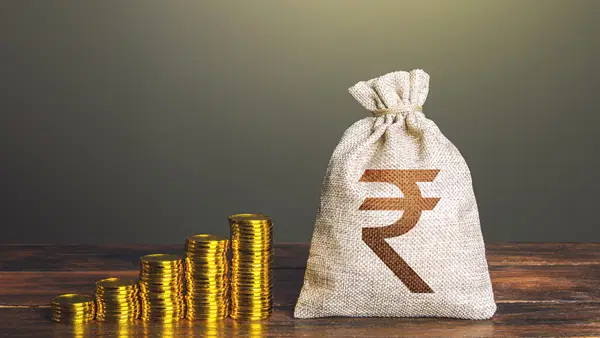 मार्केट गिरा तो SIP रोकनी चाहिए या नहीं? इस निवेशक ने 15 साल में तय किया 2.1 करोड़ तक का सफर, जानें सफलता का राज मार्केट गिरा तो SIP रोकनी चाहिए या नहीं? इस निवेशक ने 15 साल में तय किया 2.1 करोड़ तक का सफर, जानें सफलता का राज