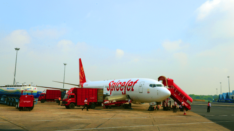 हवाई यात्रियों को राहत, SpiceJet विंटर सीजन में जोड़ेगी 100 नई फ्लाइट्स! Indigo के कटे रूट्स की करेंगी भरपाई