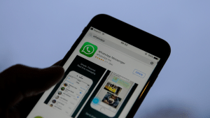 WhatsApp Features: व्‍हाट्सएप पर आया AI वीडियो, PDF बनाने का फीचर, आपने इस्‍तेमाल किया क्‍या?