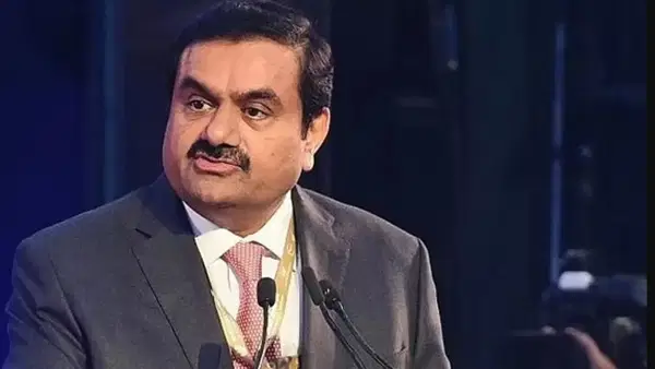 अडानी ग्रुप की बढ़ी मुश्किलें, रिश्वतखोरी के आरोप के बीच रेटिंग एजेंसी ने इन बॉन्ड्स पर रखी निगेटिव वॉच अडानी ग्रुप की बढ़ी मुश्किलें, रिश्वतखोरी के आरोप के बीच रेटिंग एजेंसी ने इन बॉन्ड्स पर रखी निगेटिव वॉच