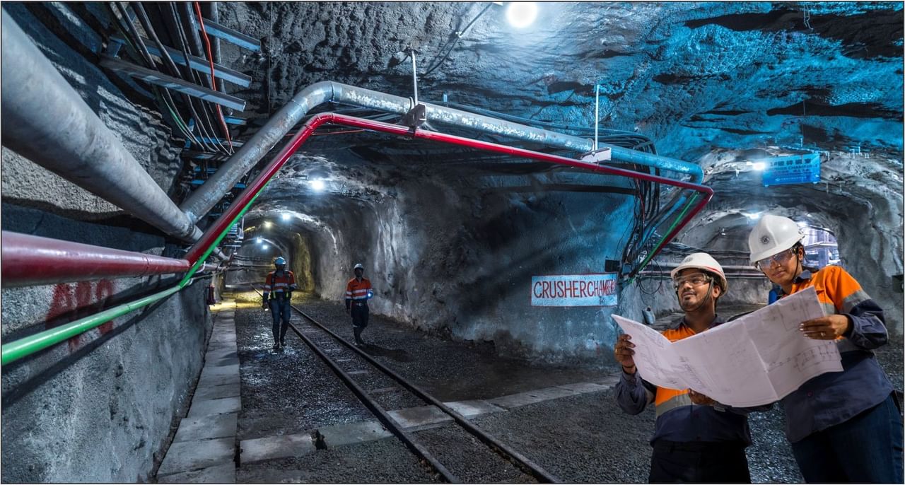 Hindustan Zinc OFS : ₹505 के फ्लोर प्राइस पर केंद्र सरकार बेचेगी 2.5% हिस्सेदारी Hindustan Zinc OFS : ₹505 के फ्लोर प्राइस पर केंद्र सरकार बेचेगी 2.5% हिस्सेदारी