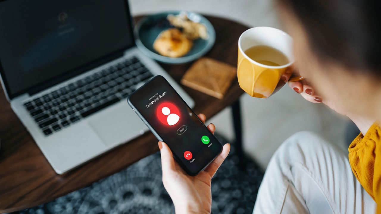 स्पैम कॉल से हो गए हैं परेशान? फोन के इस सेटिंग से खत्म होगा ये झंझट स्पैम कॉल से हो गए हैं परेशान? फोन के इस सेटिंग से खत्म होगा ये झंझट