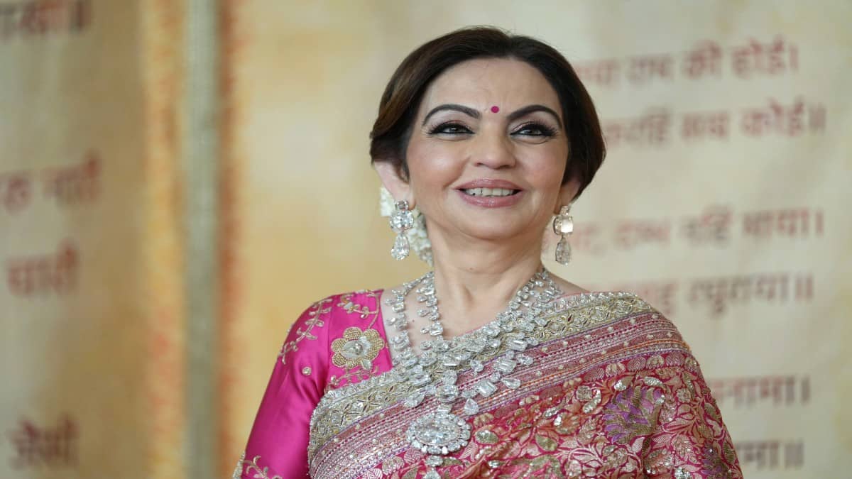 नीता अंबानी के पास अरबों का हार, सबसे महंगा फोन और ये खास कलर की कार, जानें दौलत नीता अंबानी के पास अरबों का हार, सबसे महंगा फोन और ये खास कलर की कार, जानें दौलत