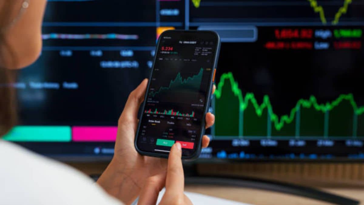 Multibagger: इस शेयर ने दिया 5500% का रिटर्न, 19 रुपये के स्टॉक की जोरदार छलांग… पहुंचा 1000 के पार Multibagger: इस शेयर ने दिया 5500% का रिटर्न, 19 रुपये के स्टॉक की जोरदार छलांग… पहुंचा 1000 के पार