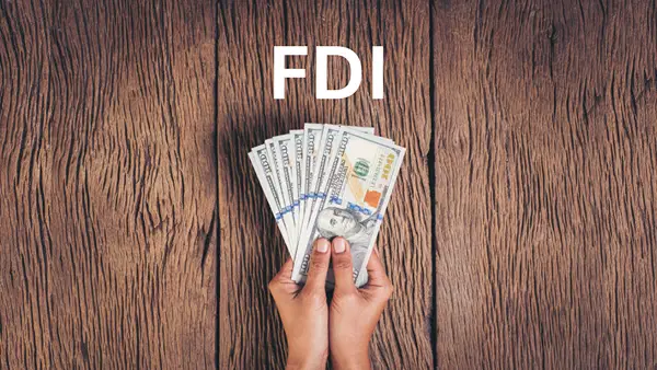 वैश्विक मंदी के बीच भारत ने मारी बाजी! विदेशी निवेश 44% उछला, दुनिया के टॉप FDI देशों की रैंक में बड़ी छलांग वैश्विक मंदी के बीच भारत ने मारी बाजी! विदेशी निवेश 44% उछला, दुनिया के टॉप FDI देशों की रैंक में बड़ी छलांग