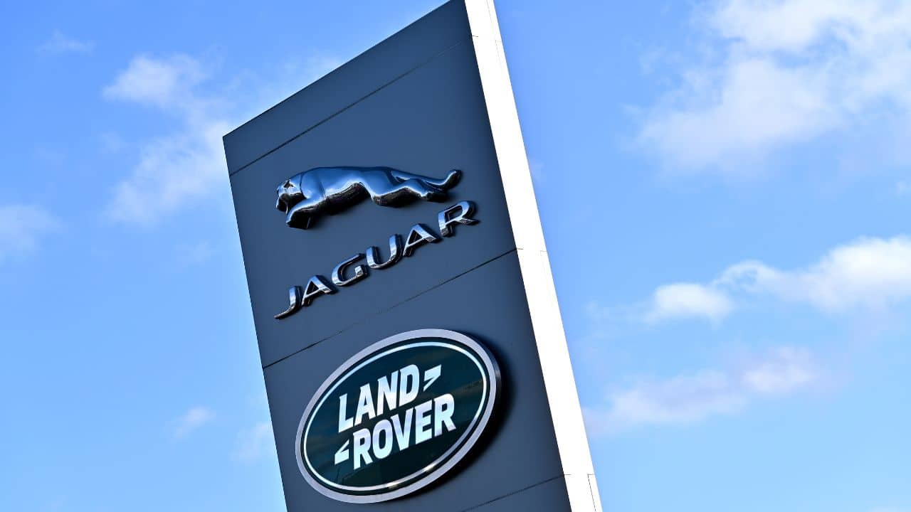 नए तेवर में दिखेगी Tata की जगुआर, लॉन्च किया नया Logo नए तेवर में दिखेगी Tata की जगुआर, लॉन्च किया नया Logo