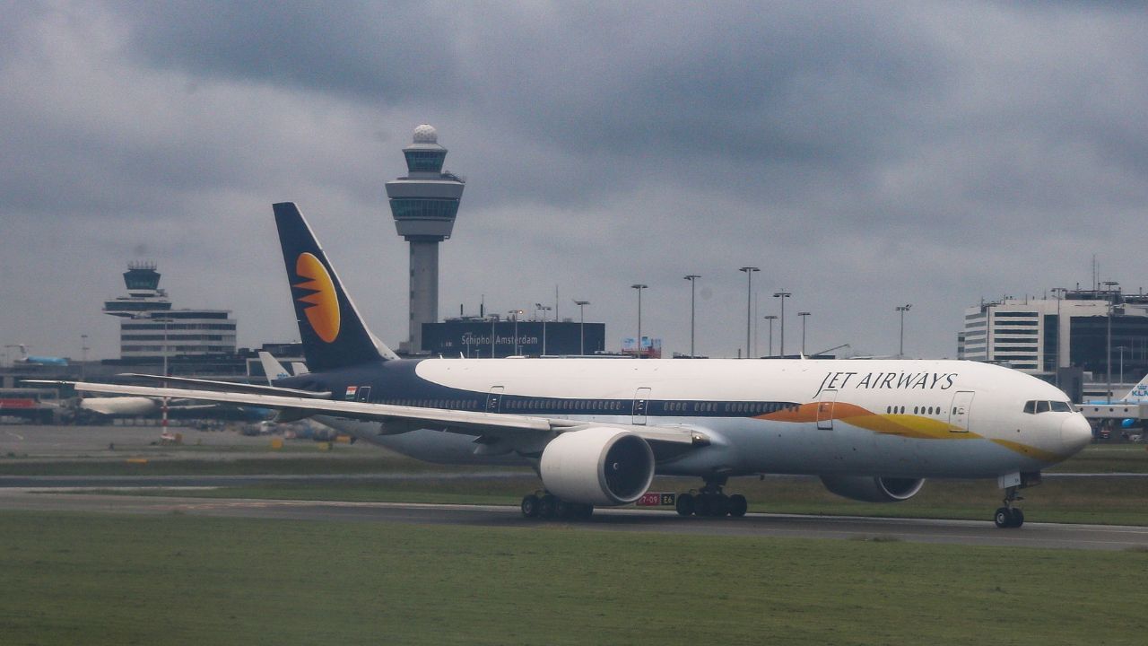 Jet Airways के 1.43 लाख निवेशकों का डूबेगा पैसा ! बढ़ी टेंशन, कंपनी के बिकेंगे एसेट Jet Airways के 1.43 लाख निवेशकों का डूबेगा पैसा ! बढ़ी टेंशन, कंपनी के बिकेंगे एसेट