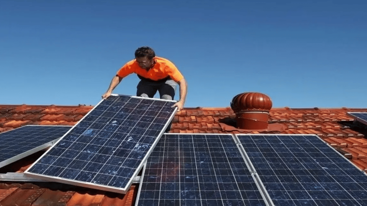 इस सोलर कंपनी को मिला 1087 करोड़ रुपये का बड़ा ऑर्डर, 1100 रुपये के पार पहुंचा शेयर का भाव इस सोलर कंपनी को मिला 1087 करोड़ रुपये का बड़ा ऑर्डर, 1100 रुपये के पार पहुंचा शेयर का भाव