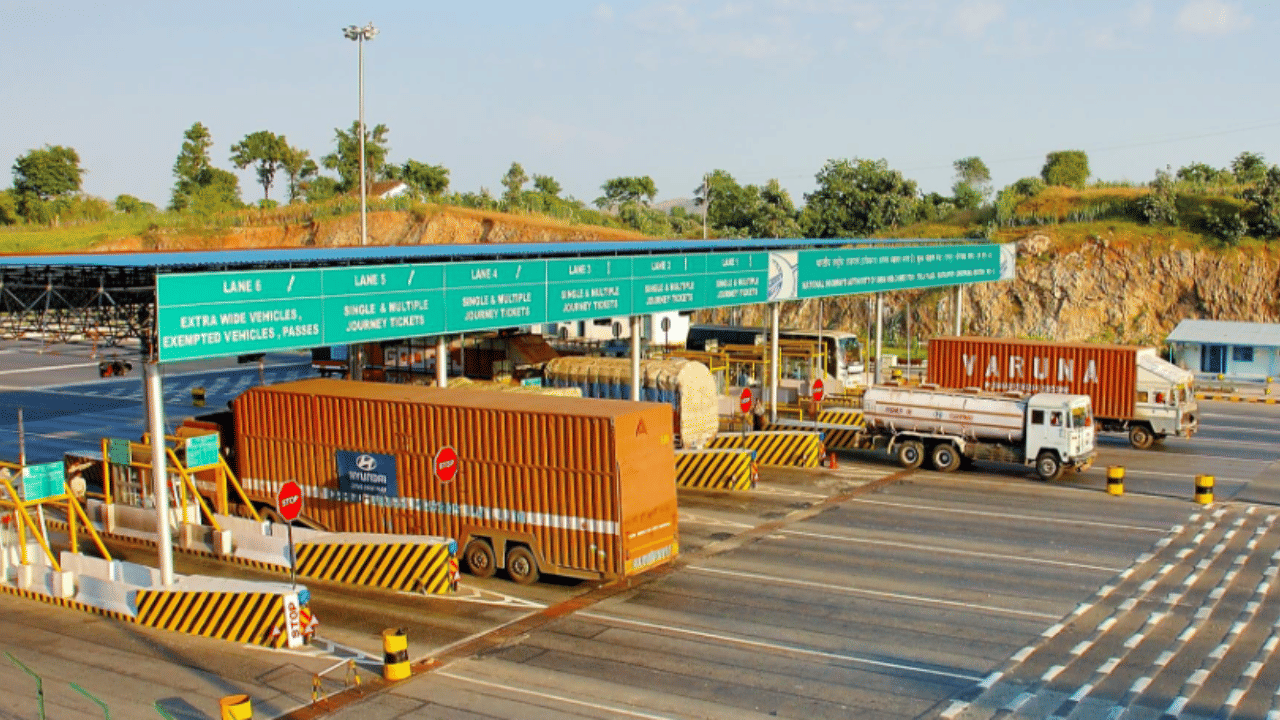 खत्म होगा बार-बार टोल देने का टेंशन, अब 3,000 रुपये में साल भर करें सफर खत्म होगा बार-बार टोल देने का टेंशन, अब 3,000 रुपये में साल भर करें सफर