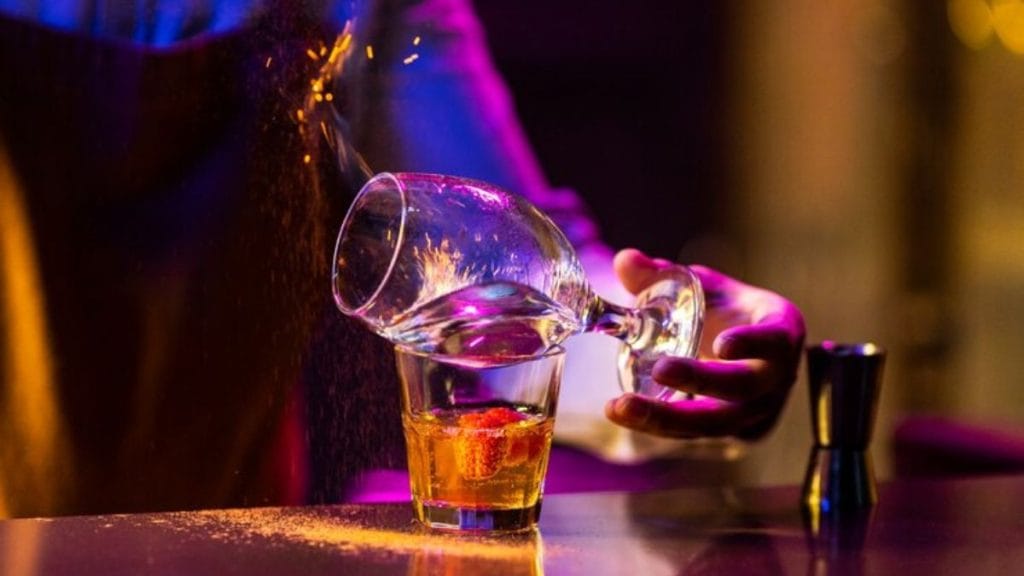 Chivas Regal से लेकर Johnnie Walker तक, ये स्कॉच व्हिस्की ब्रांड्स हैं भारतीय बाजार के बादशाह!