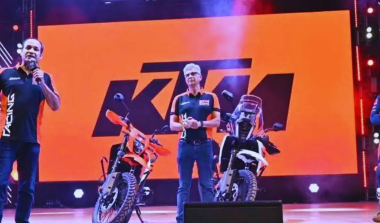 KTM 390 Adventure S की लॉन्चिंग का ऐलान, Royal Enfield Himalayan से होगी टक्कर KTM 390 Adventure S की लॉन्चिंग का ऐलान, Royal Enfield Himalayan से होगी टक्कर