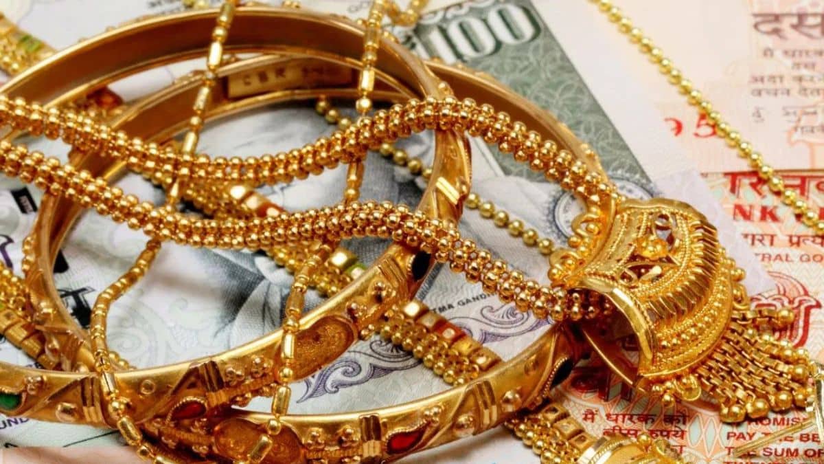 आज इतने रुपये में मिल रहा 10 ग्राम सोना, 24 कैरेट गोल्ड के लिए कितना करना होगा खर्च? आज इतने रुपये में मिल रहा 10 ग्राम सोना, 24 कैरेट गोल्ड के लिए कितना करना होगा खर्च?